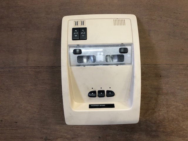 キャデラック★エスカレードEXT★純正ルームランプ★希少サンルーフスイッチ付き!!★ルームライト★ESCALADE部品取り車★★ESV拍卖