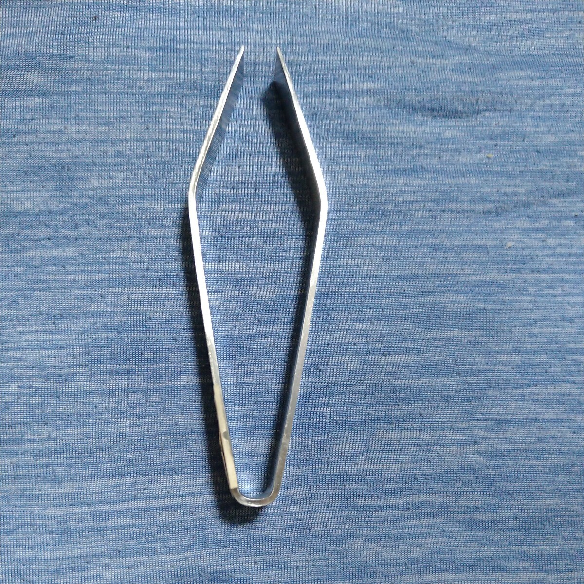 ジャンク品/長期保管品/メーカー不明/骨抜き/骨ぬき/西型小/全長105mm/先幅13mmステンレススチール拍卖