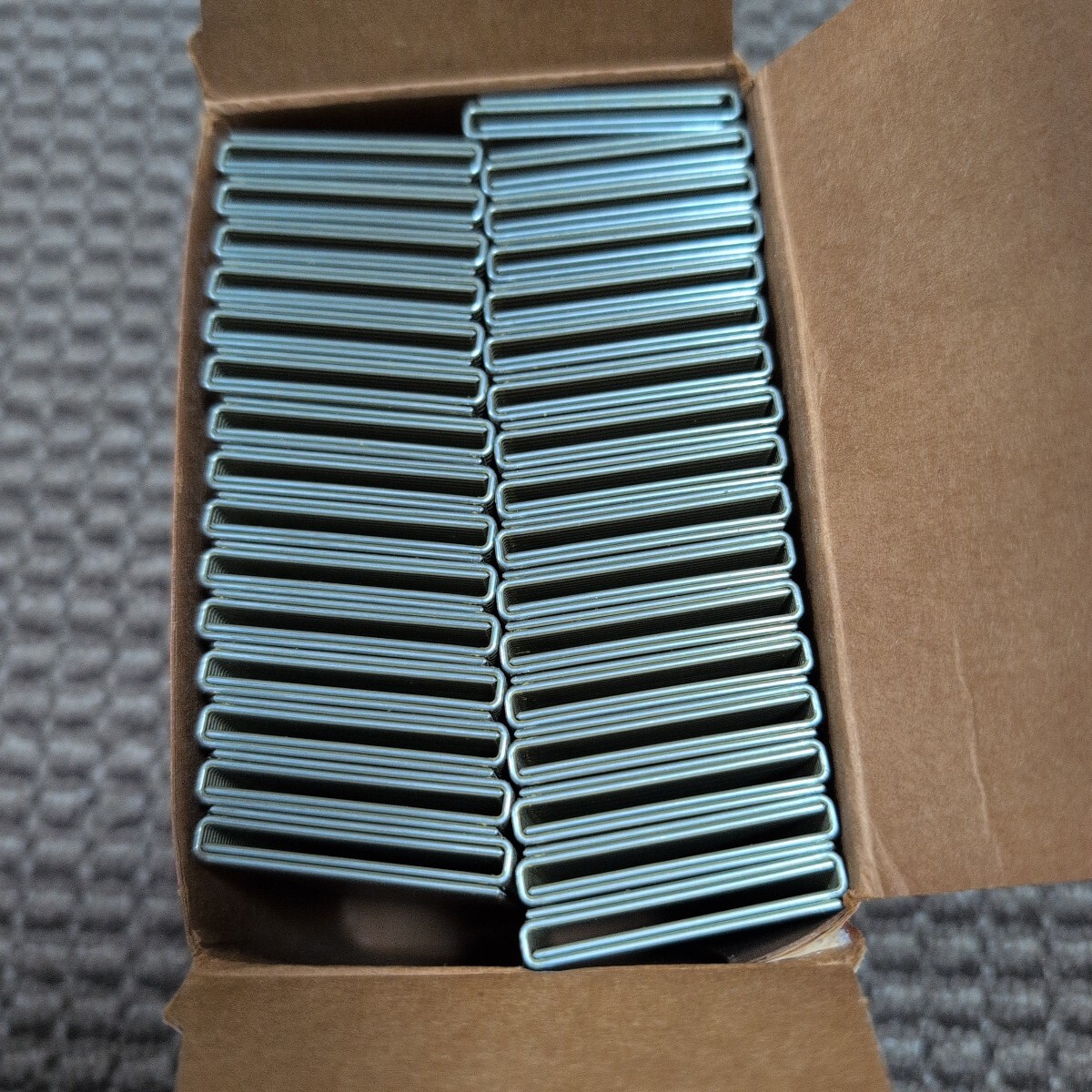 ジャンク品/長期保管品/中古/SENCO/センコー/ステープル/仕上げ/L17BAB/シルバー/肩幅6mm(1/4)足長38mm(1と1/2)/1箱5000本入り拍卖