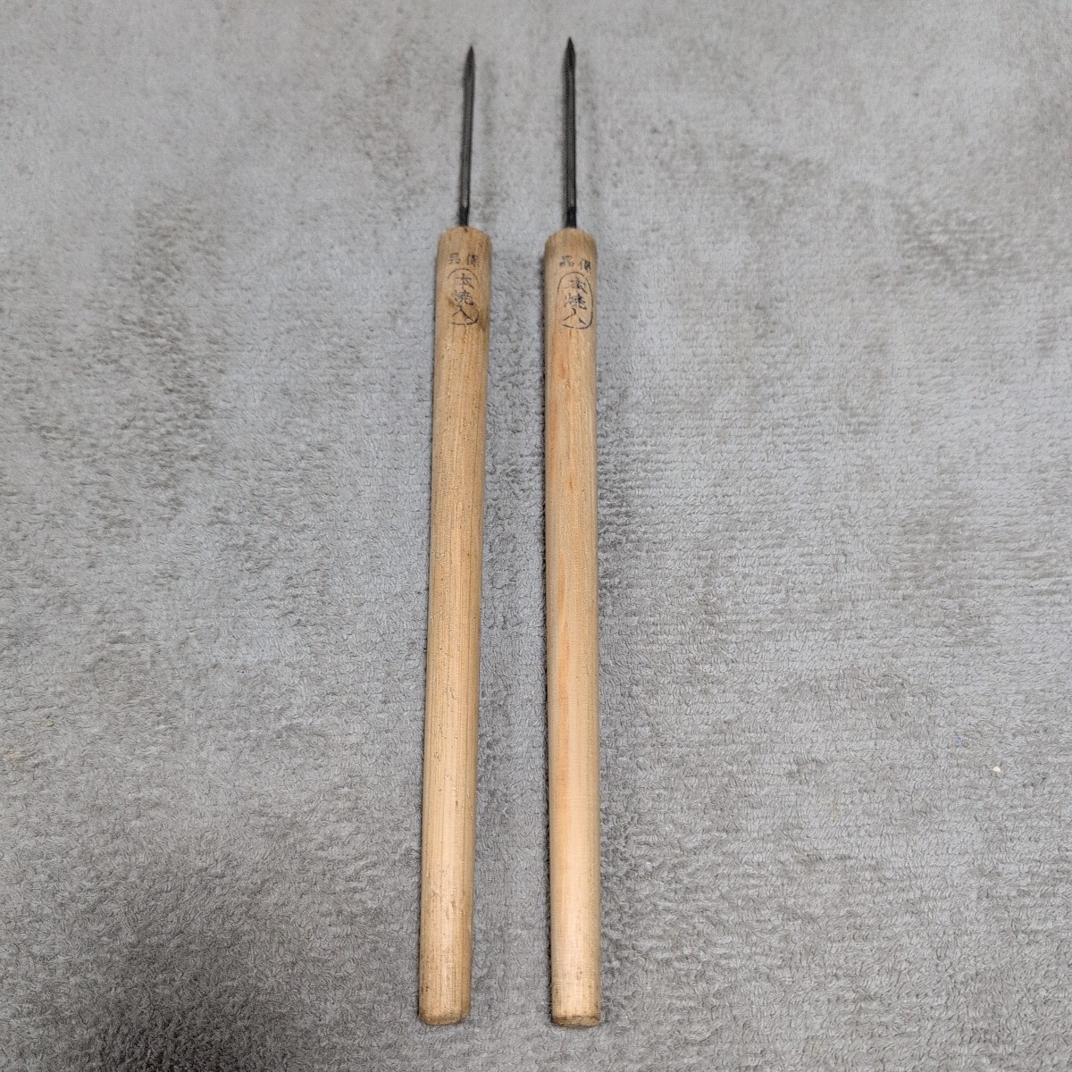 ジャンク品/長期保管品/中古品/メーカー不明/錐/キリ/三つ目錐/本焼入り/全長約325mm/刃長約85mm/2本セット拍卖