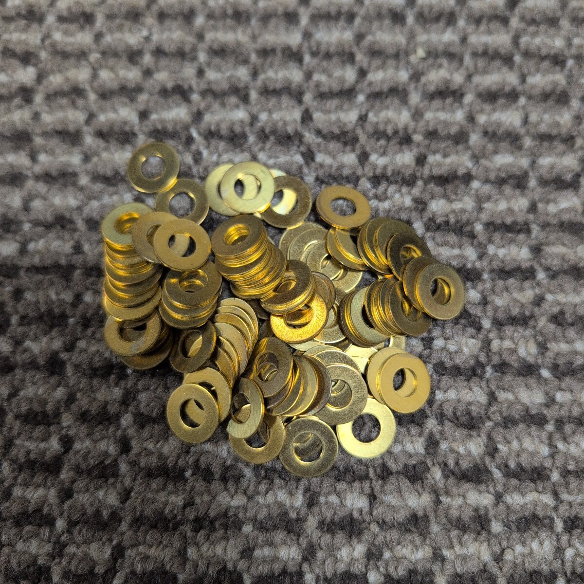 ジャンク品/長期保管品/中古/メーカー不明/真鍮/ワッシャー/M5/外径12mm内径5.5mmT0.8mm/1P100個入り拍卖