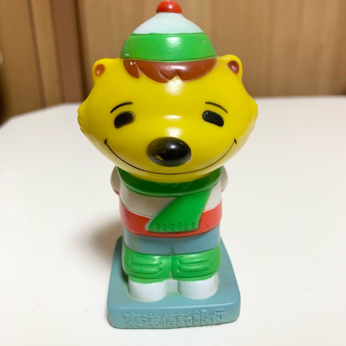 匿名配送 東洋信託銀行貯金箱 マスコットキャラクター レア 希少 非売品 ノベルティー 昭和レトロ ららら貯金箱 冬 年代物 当時物 キツネ拍卖