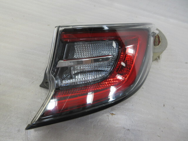 良品 トヨタ カローラ スポーツ NRE210H 純正 右 テールランプ拍卖