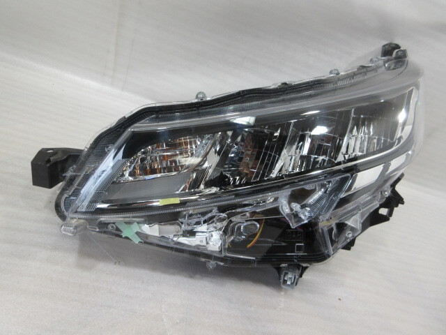 トヨタ ノア ZWR90W/MZRA90W 純正 LED 左 ヘッドライト拍卖