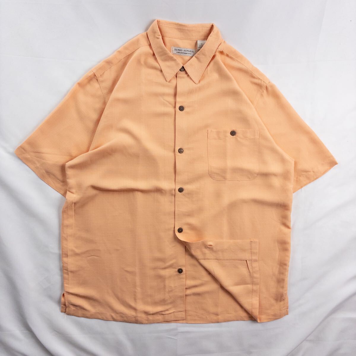 US Vintage 90s ISLAND REPUBLIC レーヨン60% ポリエステル40% 異素材 立体 単色 プレーン 暖色 オレンジ ココナッツボタン デザインシャツ拍卖