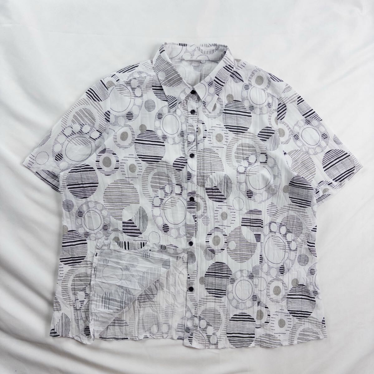 Euro Vintage 90s HS GINA G モノトーン 立体 シワ加工 シアサッカー 幾何学模様 アート レトロ アトミック柄 総柄シャツ ポリシャツ拍卖