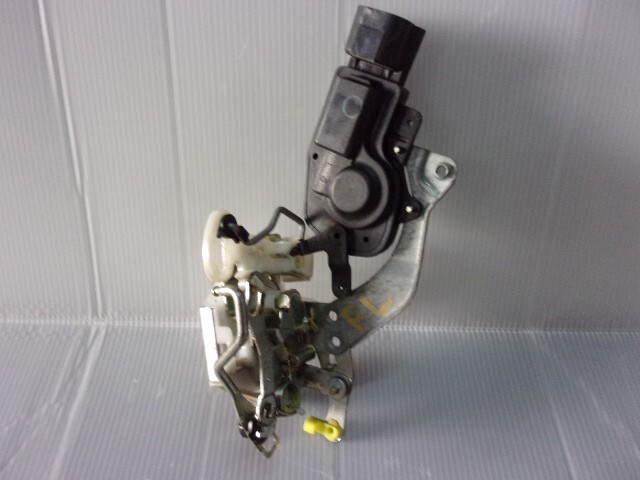 【2694】アトレーワゴン S321G 2011年式 左前ドアロック 69304-B5020 85460-B2010 棚A2-66拍卖