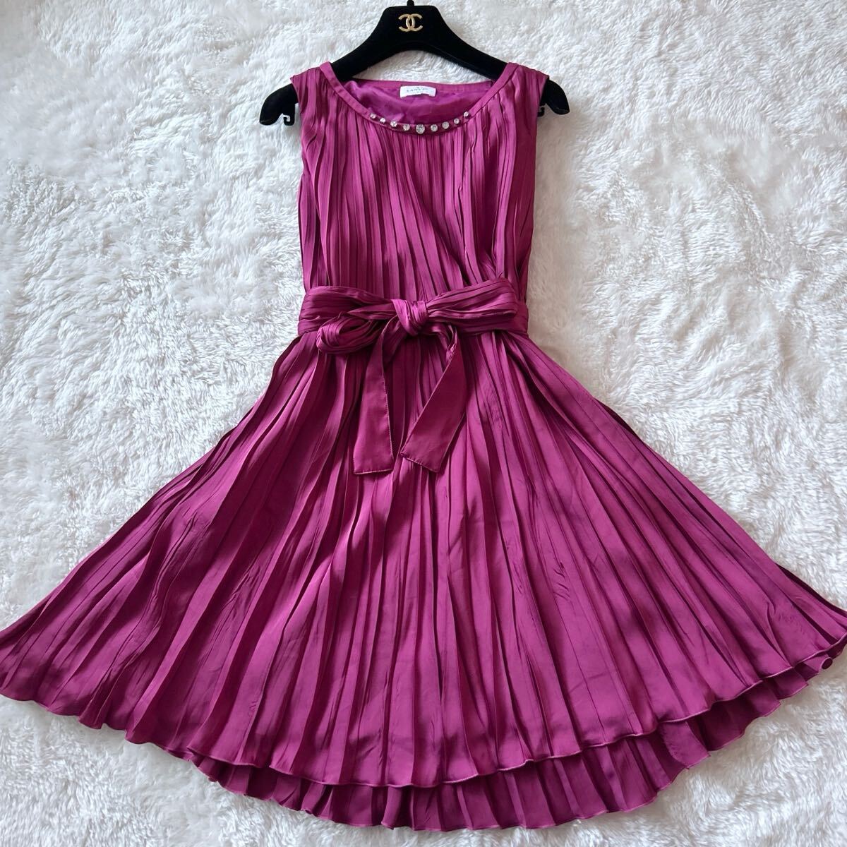 LAVNIN en Bleu サテン プリーツ ドレス ワンピース ベルテッド Mサイズ ノースリーブ パーティー拍卖