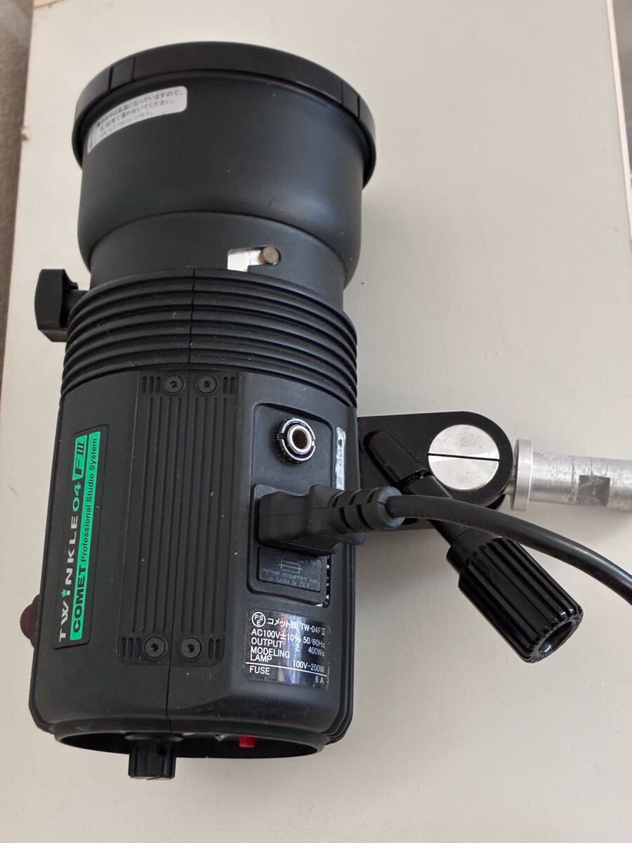 コメット TWINKLE 04 FⅢモノブロックストロボ+シンクロンガラスグローブ+モデリングランプ色温度変更 ファン付で連続撮影で熱ダレしにくい拍卖