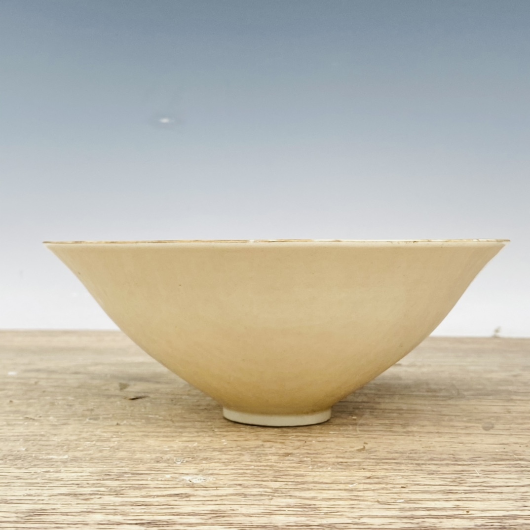 TM6#3129【3.1】中国骨董 人間国宝 磁器【磁器の器です】工芸品 施釉陶 青花磁 陶芸 精美彫 置物 收藏品 拍卖