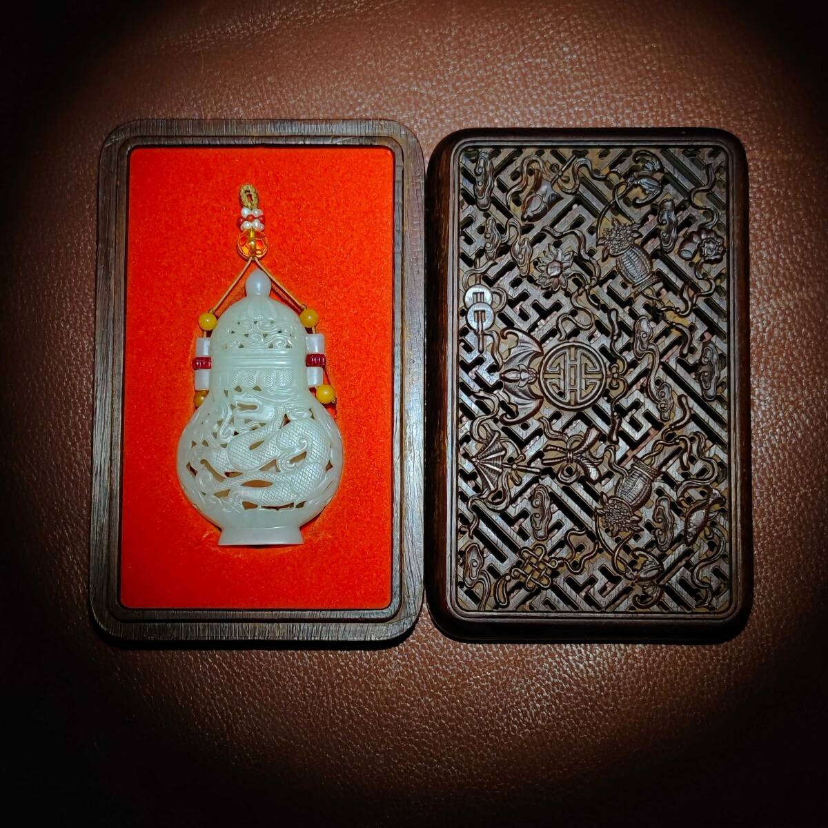 TM6#2983【3.1】人間国宝 中国骨董 和田玉 玉石 印章 彫刻品【中国の骨董品清代御用和田玉香です】 時代物 本物 珍品旧蔵 伝世家珍拍卖