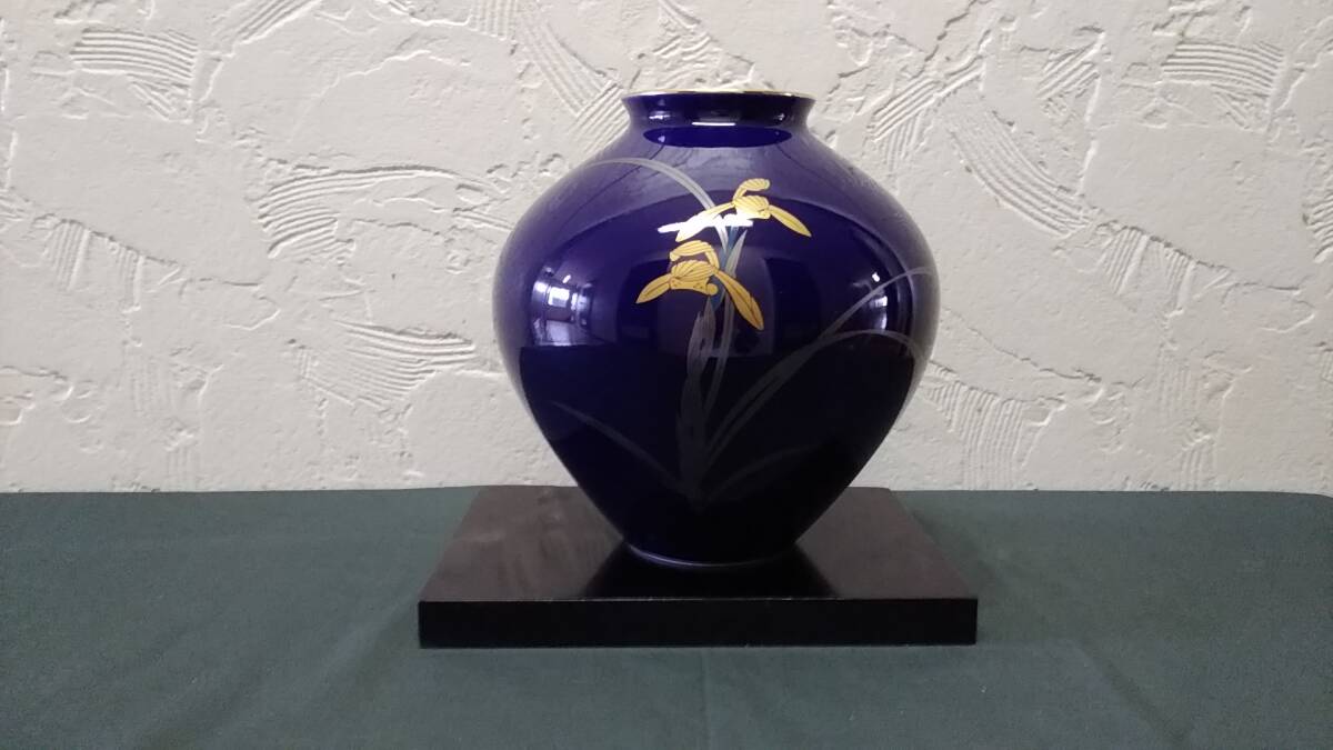 ☆r☆【美術 伝統工芸品・インテリア】香蘭社 花瓶 花器 華器 花入れ 陶磁 菖蒲 陶芸 陶器 金彩 フラワーベース 飾り花瓶拍卖