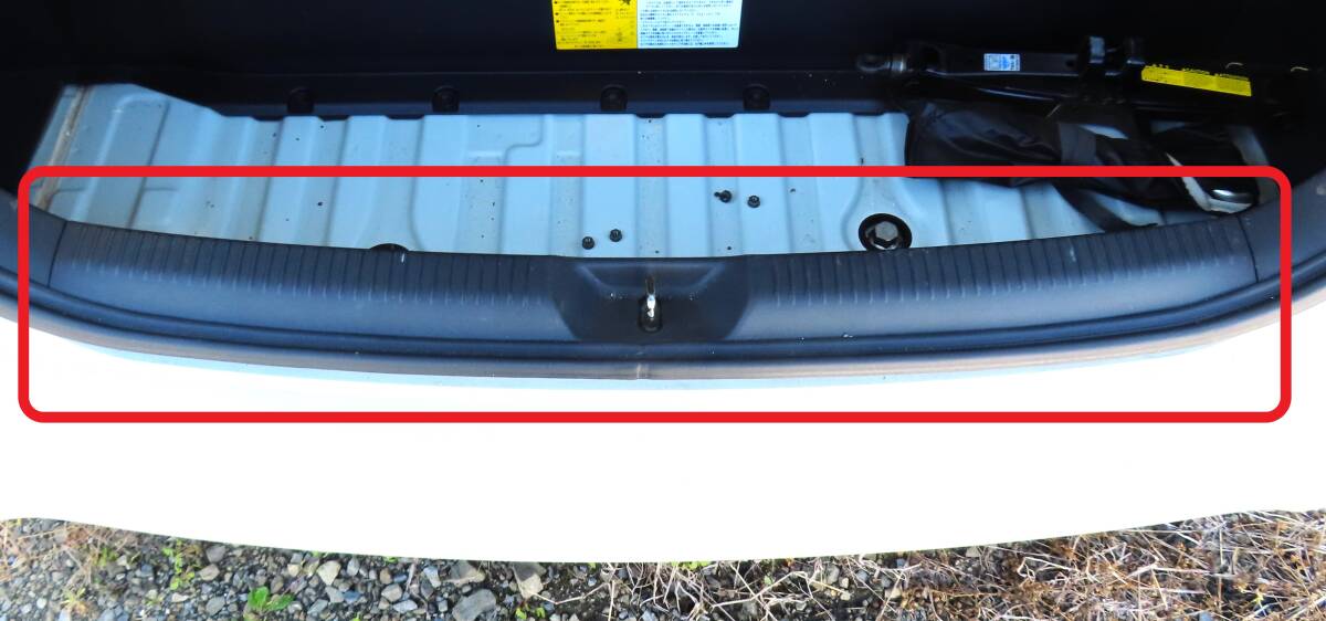 H17 CBA-ZNE10G 10系 前期 ウィッシュ WISH 2WD AT 1ZZ 純正 リア バックドア スカッフプレート エンドパネル / 67935-68010 / 96822km拍卖