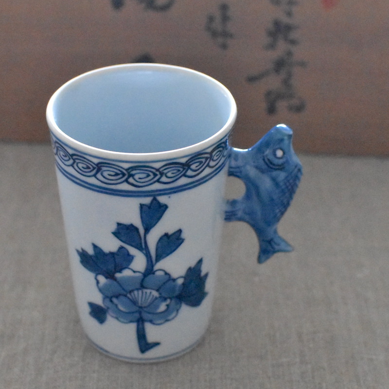 源右衛門窯 染付牡丹絵 魚耳付カップ拍卖