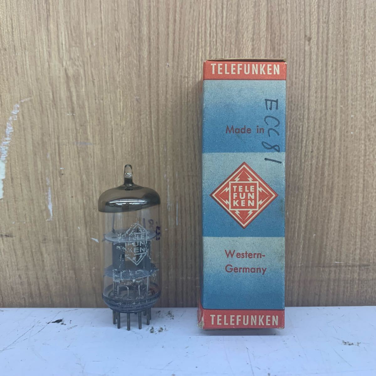 【F-0】 Telefunken ECC81 真空管 元箱付き テレフンケン ダイヤマーク入り 3814-1拍卖