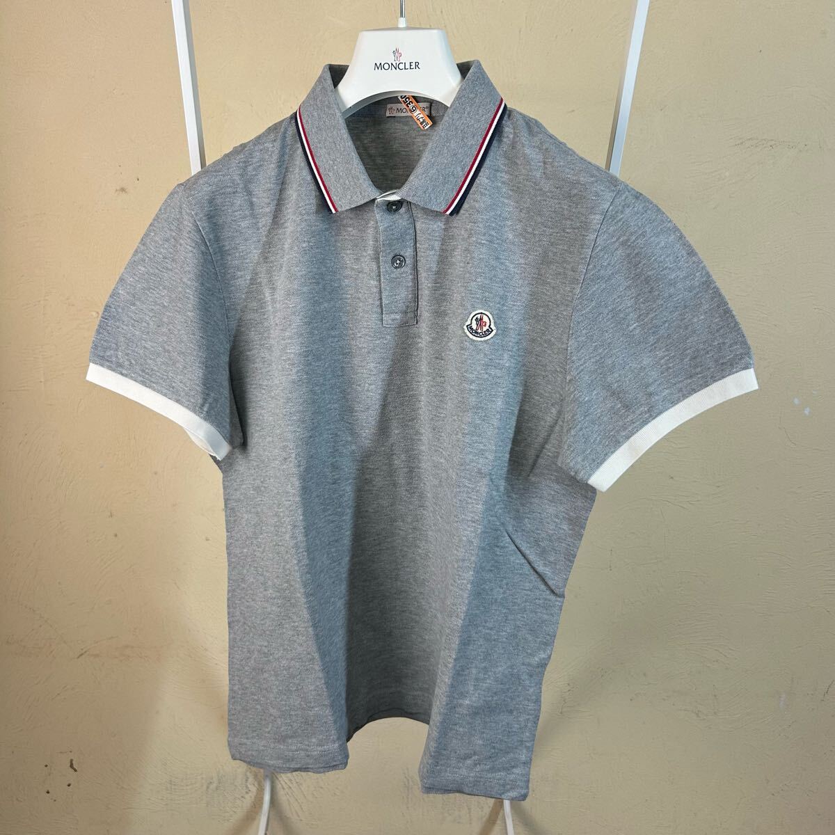 【美品】MONCLER モンクレール半袖ポロシャツグレーM拍卖