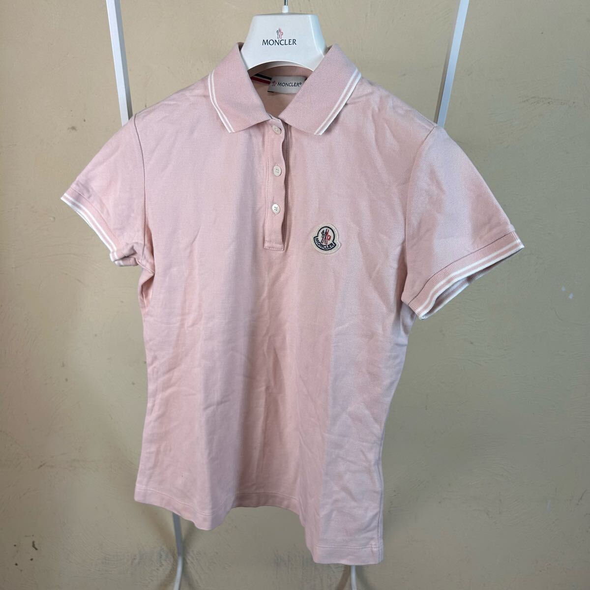 【最安値】MONCLERモンクレール半袖ポロシャツ薄ピンクS拍卖
