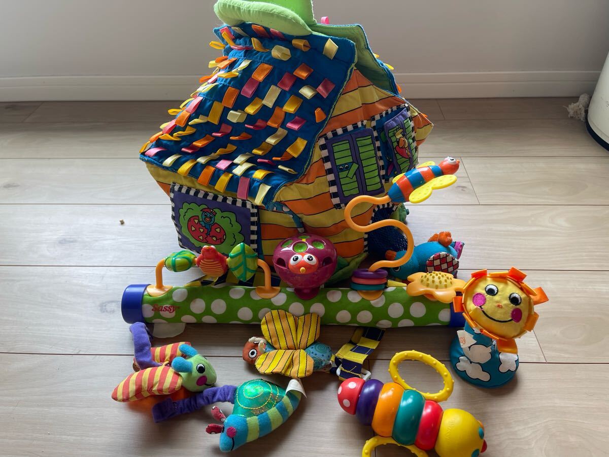サッシー 贅沢セット ベビーカー装着おもちゃ、お出かけバック、おもちゃ Sassy拍卖