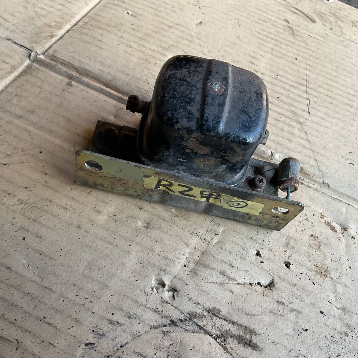 スバル360R2のボルテージレギュレータ中古甲です。拍卖