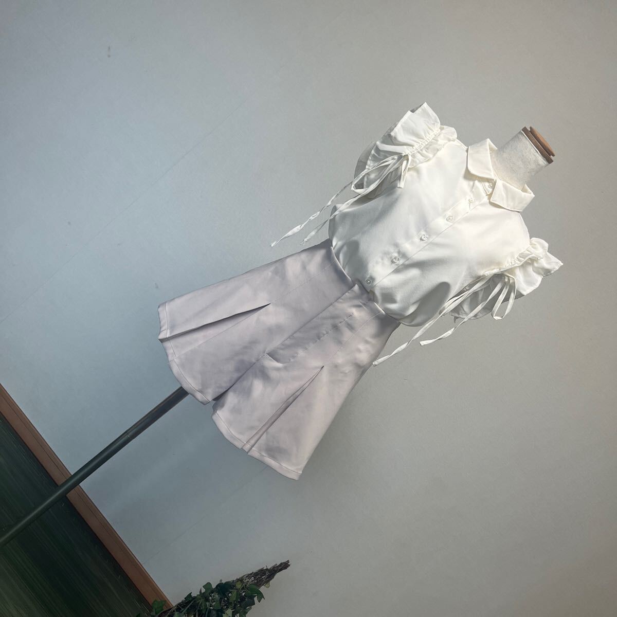 7-7新品 リボンフリルスリーブ半袖シアーシャツ ノースリーブブラウス アイボリー ドロストフレアスリーブブラウス 9号 M拍卖