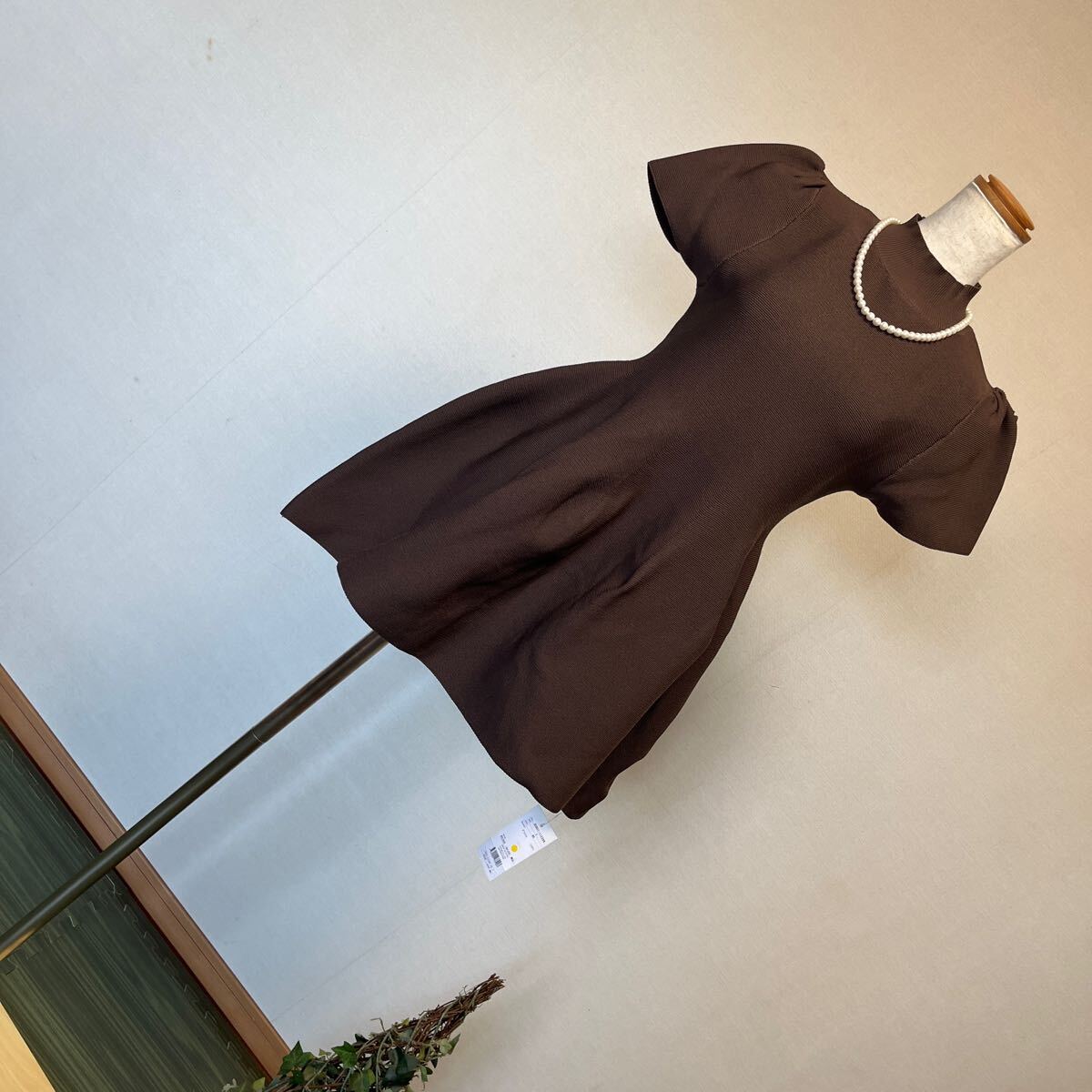 6-7新品ハイネックネックペプラムロングニットプルオーバーチュニック丈裾フレア半袖ニットワンピースカットソー ブラウン9号 M拍卖