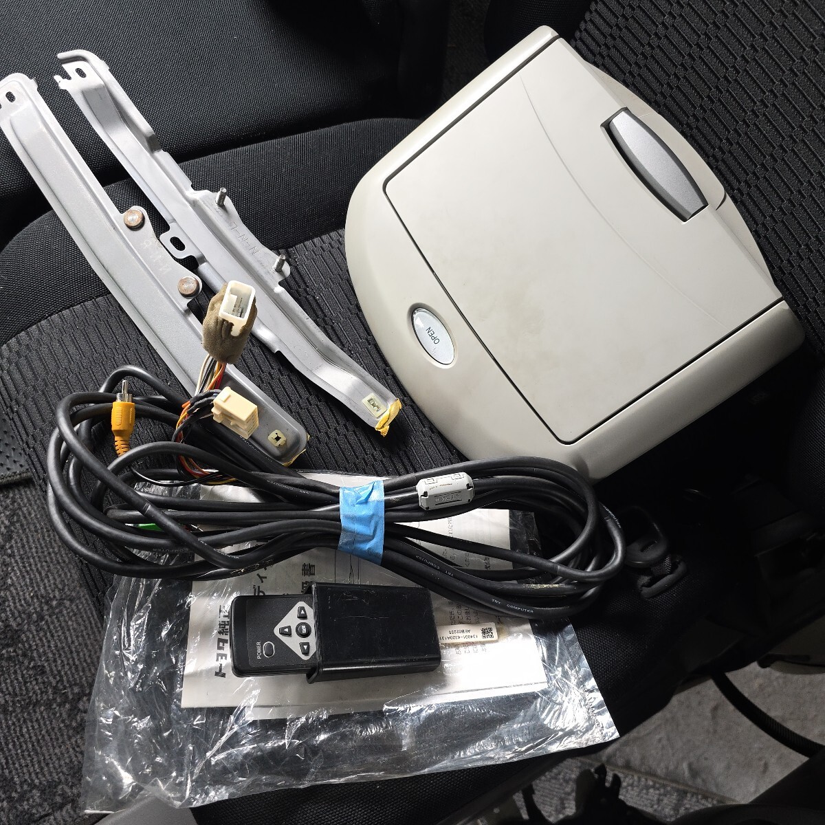 フリップダウンモニター azr60 V9T-R56C拍卖