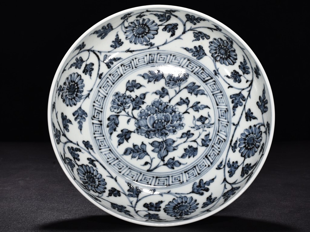 TB177■中国古玩 唐物 明時代 洪武 青花纏枝牡丹紋盤 時代物 極上品■ 高さ4.8cm・直径22cm■拍卖