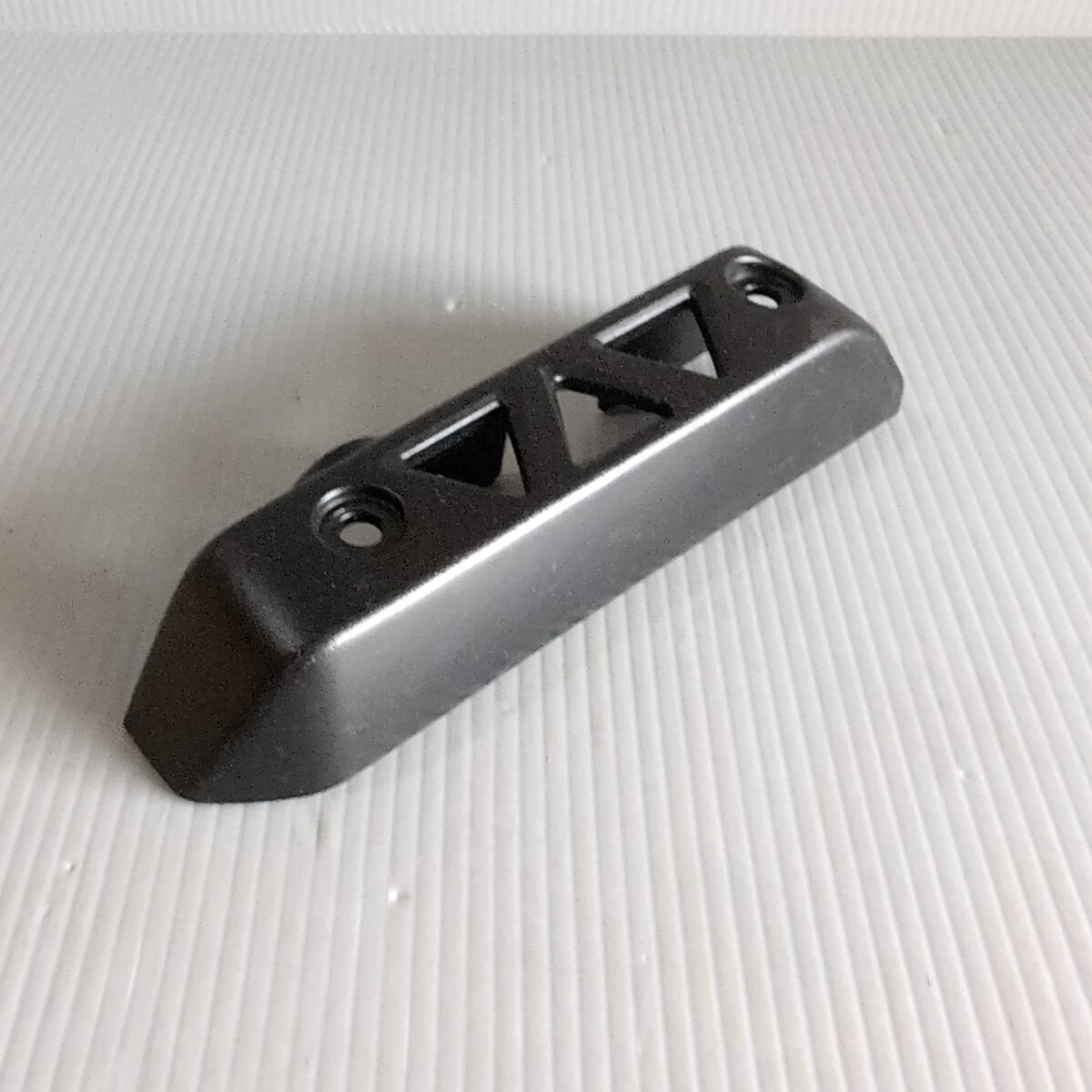 a119 スズキ純正 17761-18K ラジエターカバー ライト 中古品 送料込み拍卖