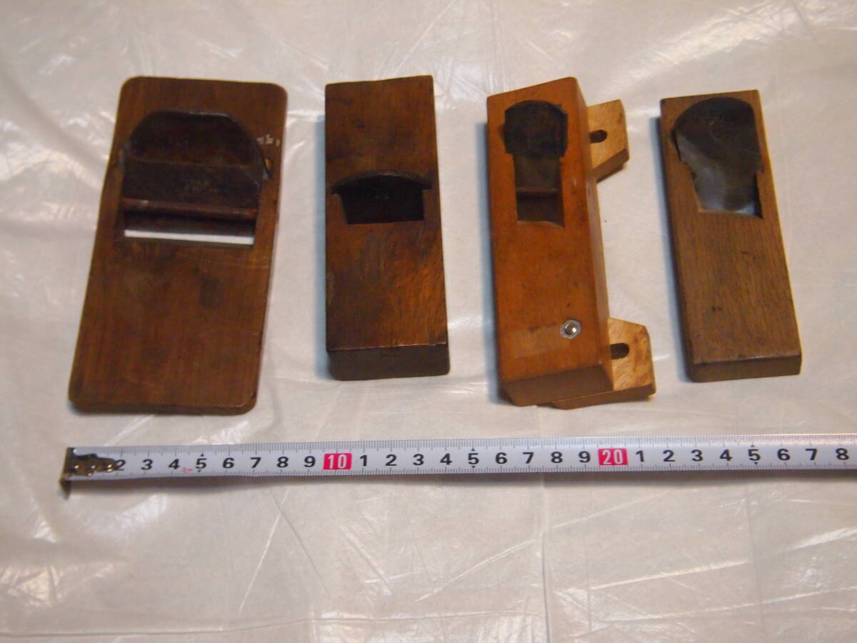 小さい鉋4つ 反り鉋 立て鉋 きわ鉋拍卖