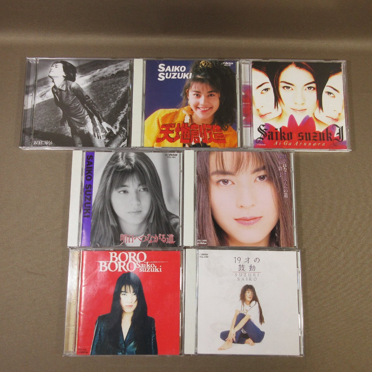 JA926●鈴木彩子「19才の鼓動/明日へつながる道/けがれなき大人への道/BOROBORO/愛があるなら/天地創造/あの日に帰ろう」CD7枚セットで拍卖