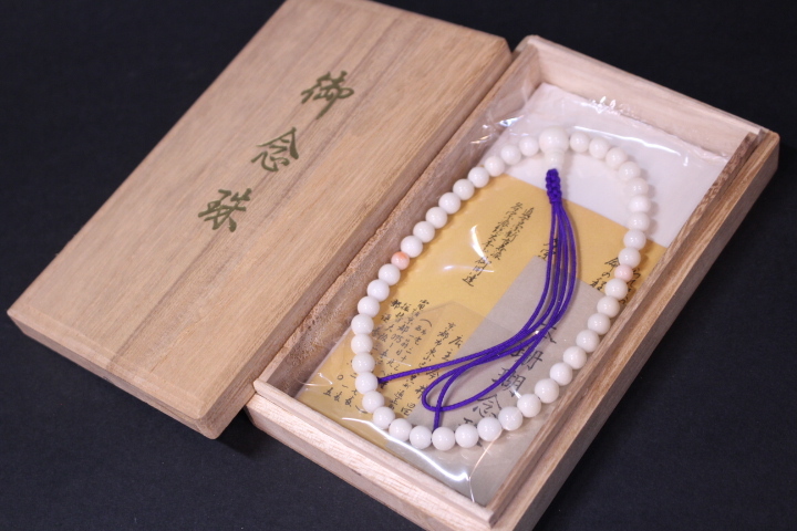 J-6362 未使用!今井半念珠店 本珊瑚本白檀念珠 6/9ミリ 数珠 共箱 仏具拍卖