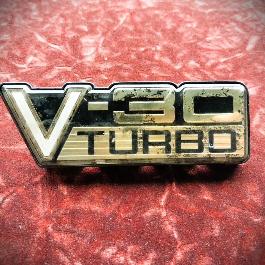 V-30 TURBO フロントグリルエンブレム 希少 日産 純正 Y30 セドリック グロリア NISSAN CEDRIC GLORIA 取付土台付 当時物拍卖
