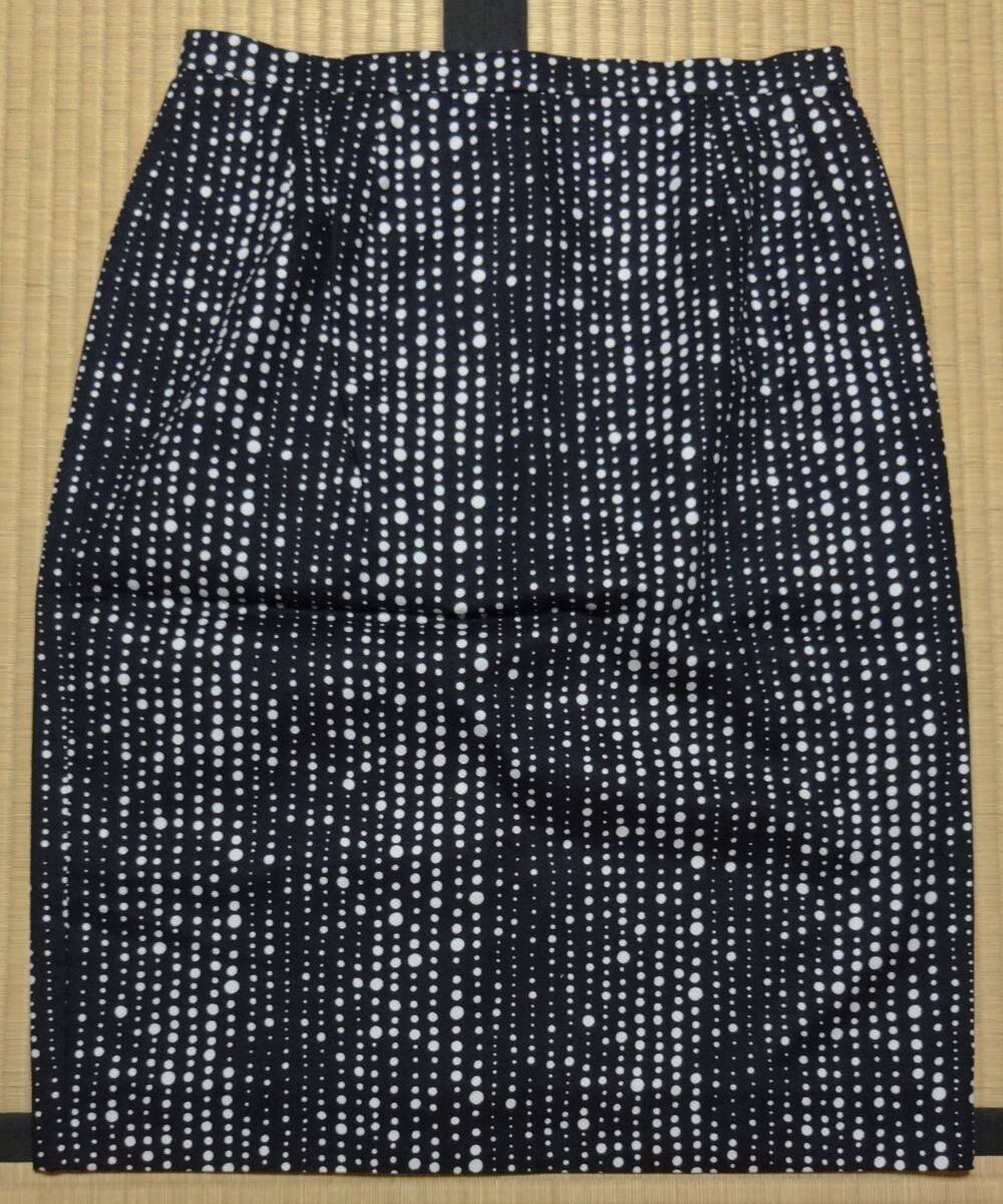 未使用!GUEST JOCONDEゲストジョコンダの黒色セミタイトスカート(小さな水玉模様)、サイズ15、(株)ポップインターナショナル拍卖