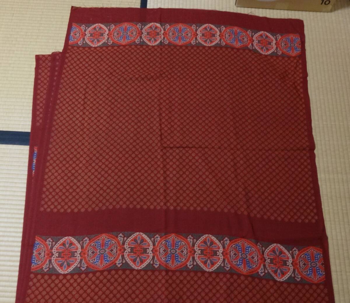 小豆色のボーダー柄のウール生地、横93㎝、縦418㎝、ボーダー間の長さ83㎝拍卖