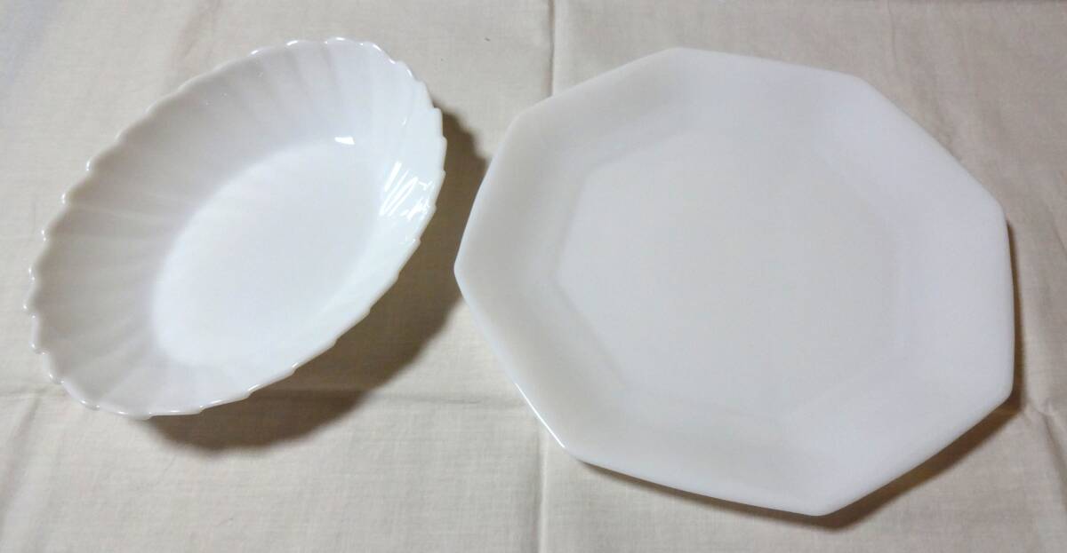 山崎パンの白いお皿2枚(八角プレート・楕円形フリル型プレート)拍卖