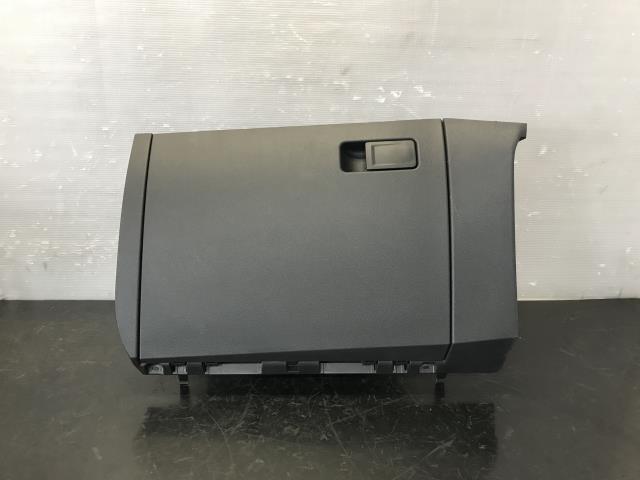 【TS】VW ポロ 3BA-AWDKL グローブボックス 2GS857097G82V拍卖
