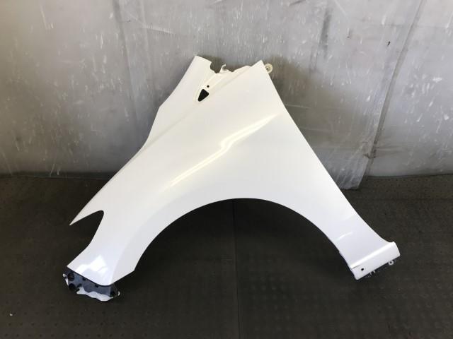 【TS】プレマシー DBA-CREW 左フロントフェンダー C305-52-211 【個人宅配送不可】拍卖