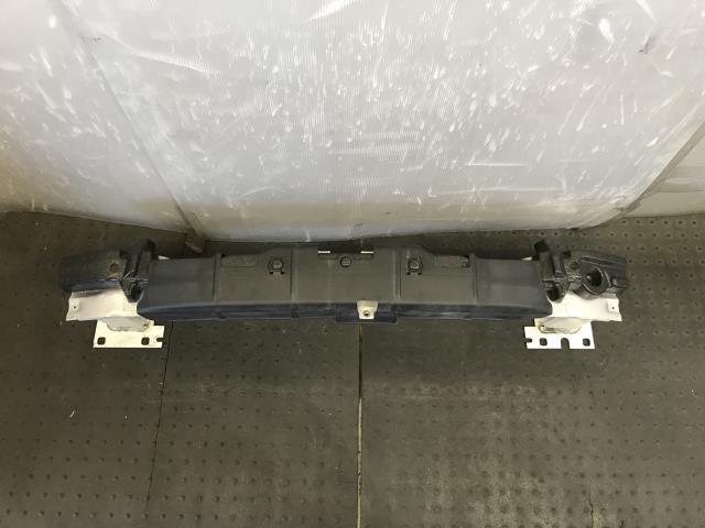 【TS】アウディ A3 DBA-8VCXS フロントバンパーホースメント 8V0807109B 【個人宅配送不可】拍卖