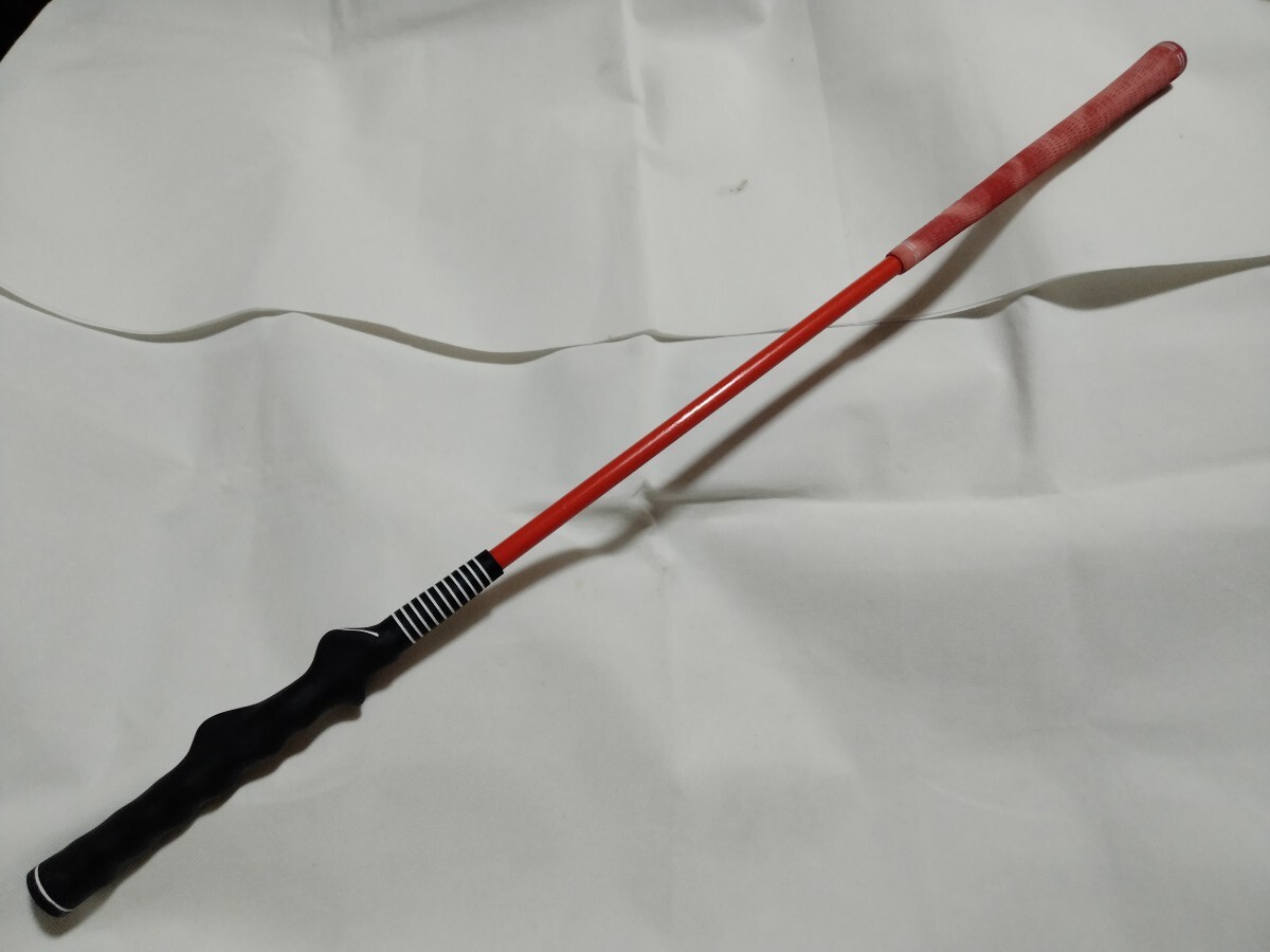 美品■素振り 短尺 ゴルフ練習器具/83cm 335g/室内 インドア●両端グリップ式 片方 矯正グリップ 右利き用/片方 ツアーベルベットBLなし拍卖