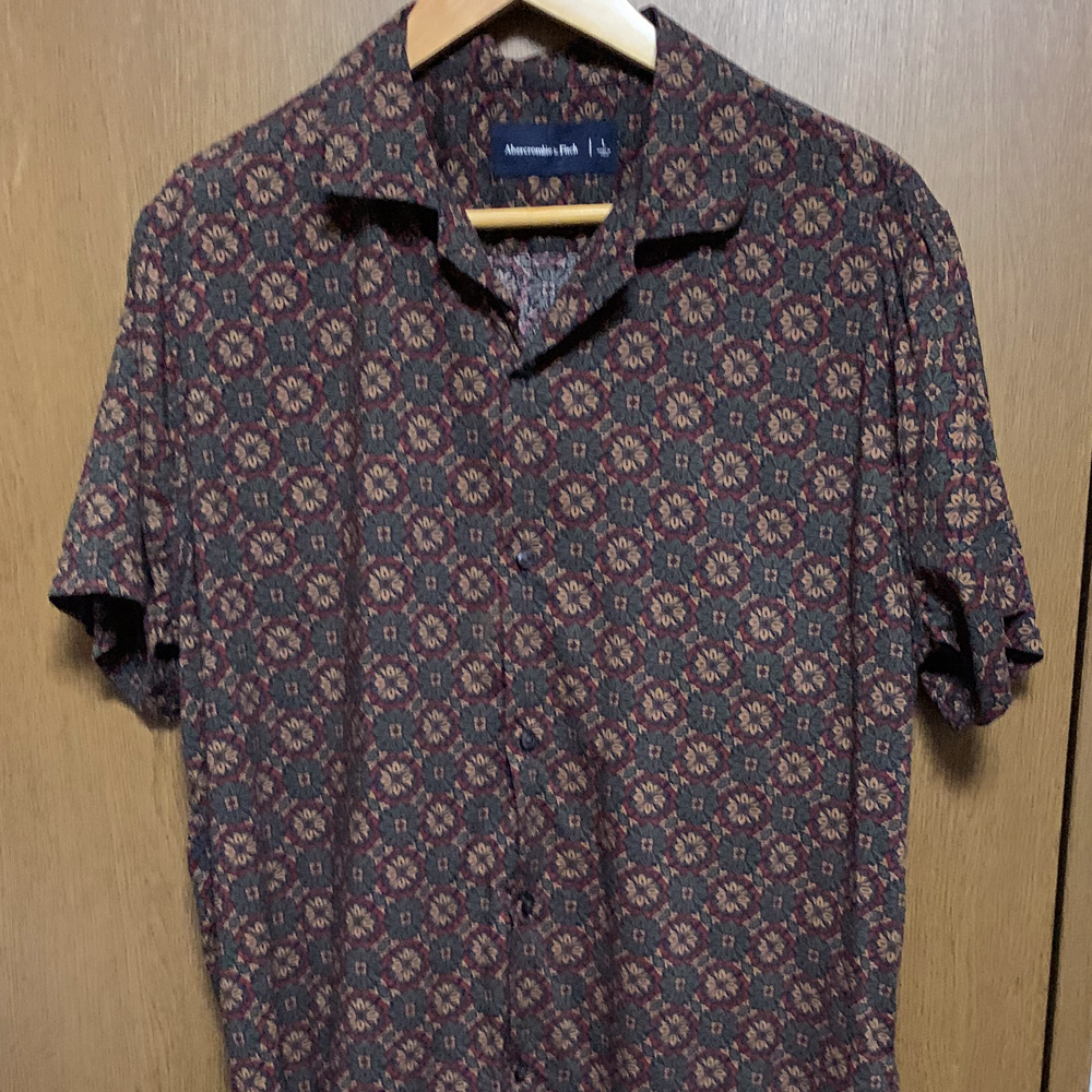 L【Abercrombie & Fitch|半袖シャツ】アバクロ グリーン×レッド系 総柄 オープンカラー アロハ アバクロンビー&フィッチ ほころびあり拍卖
