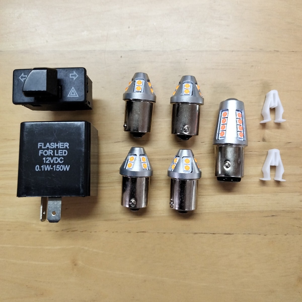 PCX125 PCX150 JF28 KF12 等に! ハザード機能付き ウインカースイッチ ICウインカーリレー LED カウル用クリップ セット拍卖