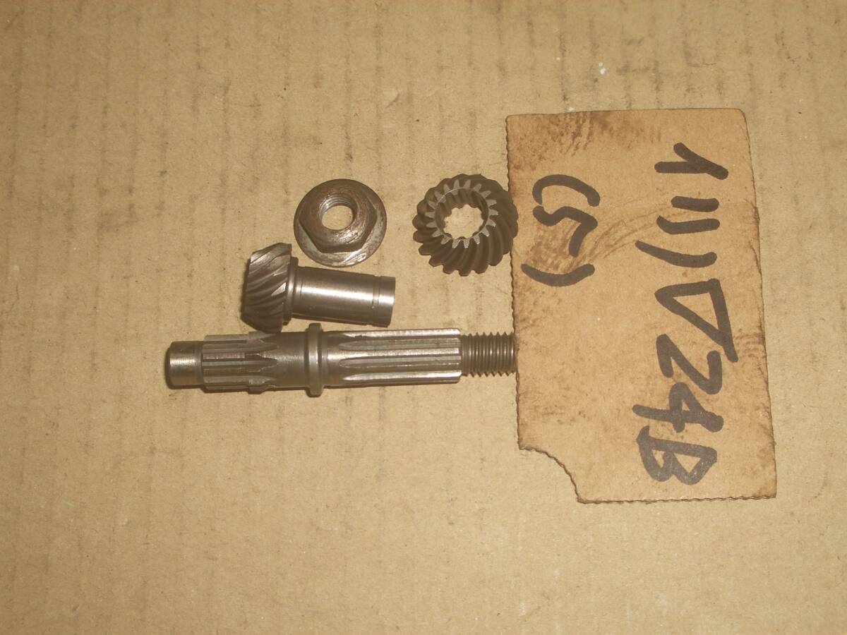 刈払い機 ギヤケースの 入力軸、出力軸 ベベルギヤ イリノ製拍卖