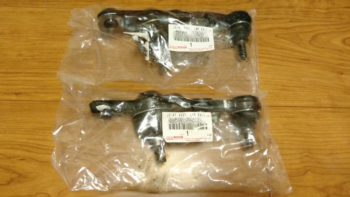 ●新品 未使用 希少●トヨタ純正部品 CROWN クラウン 210系 フロントロワーボールジョイントASSY 左右セット拍卖