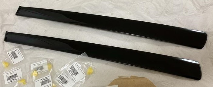 ●新品 トヨタ純正 100系 チェイサー マークⅡ センターピラーモール 左右 アウトサイド クリップ付き 新品拍卖