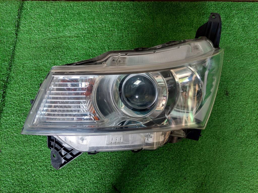 スズキパレットSW② DBA-MK21S ヘッドライト左 キセノンライト KoiTo 100-59207 初年度登録:平成23年拍卖