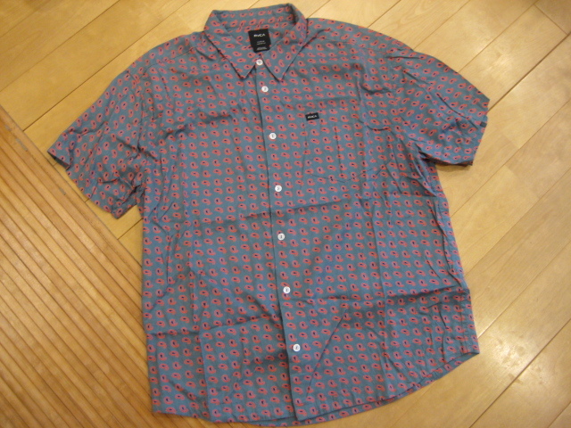 値下げ 美品 RVCA ルーカ 半袖シャツ サイズL グリーン レッド エメラルド 赤 オープンカラーシャツ ボタンダウンシャツ 開襟拍卖