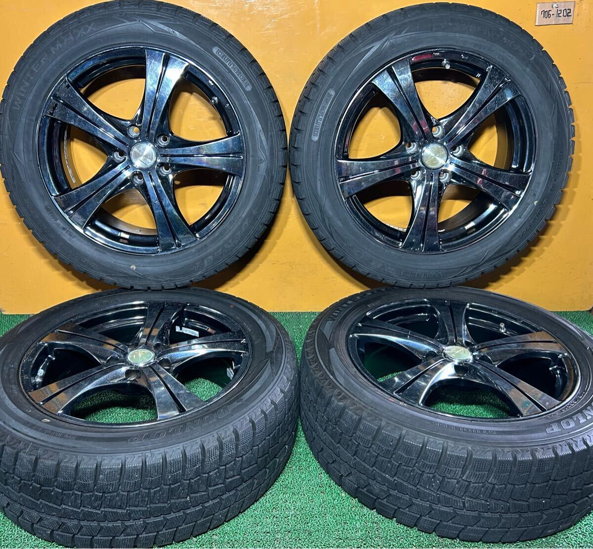バリ溝 215/55R17 94Q DUNLOP WINTER MAXX WEDS LEONIS【17×7.0J +48 PCD:114.3×5H ハブ径: 71mm】オデッセイ, ステップワゴン, セレナ等拍卖