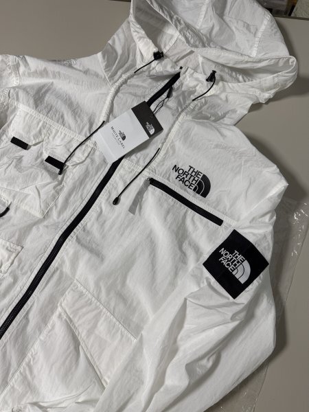 即決!新品、国内未発売ノースフェイス/軽量 ワンポイントロゴ ジャケット/SHELDON CARGO JACKET、価格49,900円(zozo-town)拍卖
