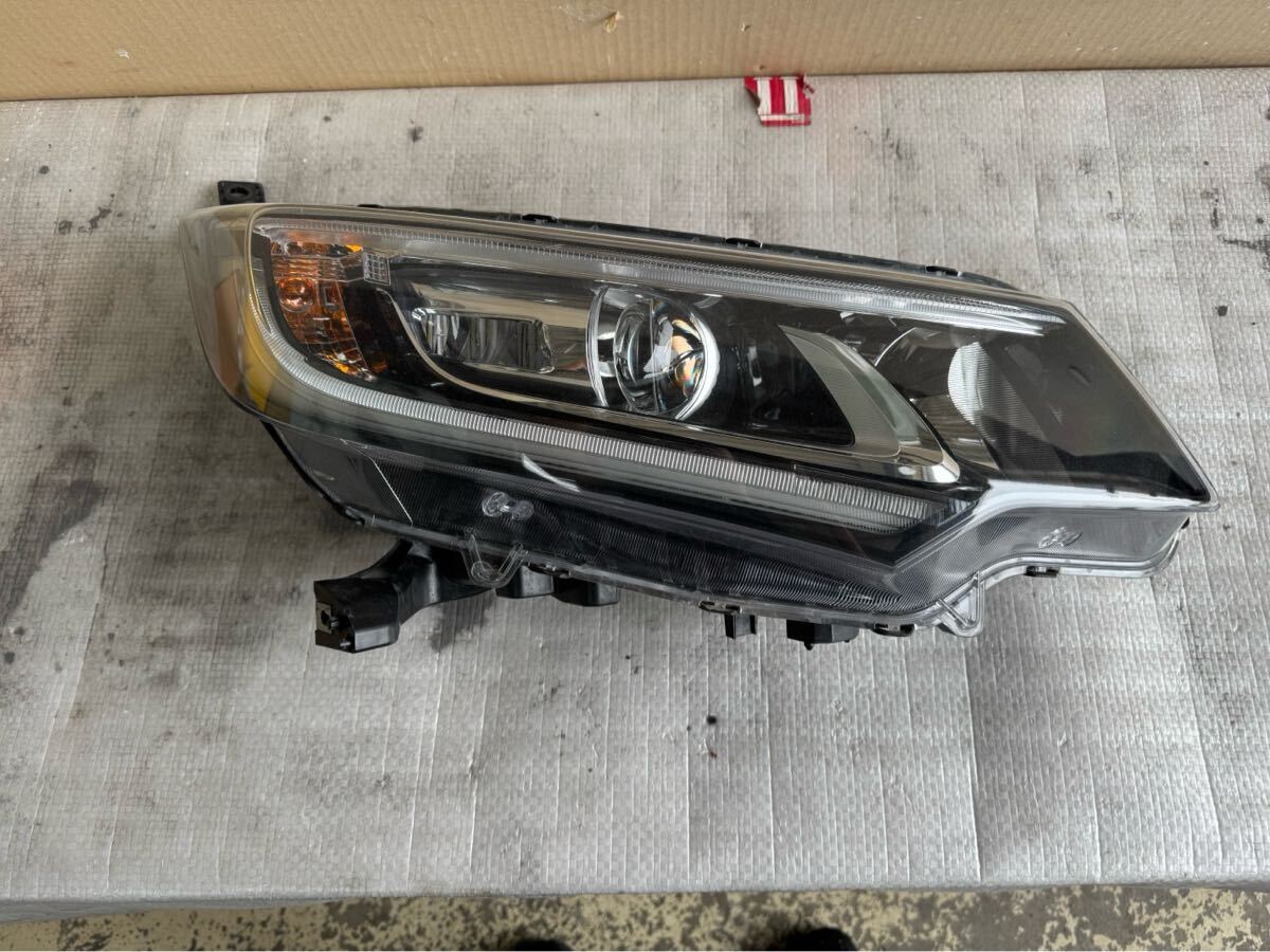 フリード DAA-GB7 右ヘッドライトASSY ハイブリッド拍卖