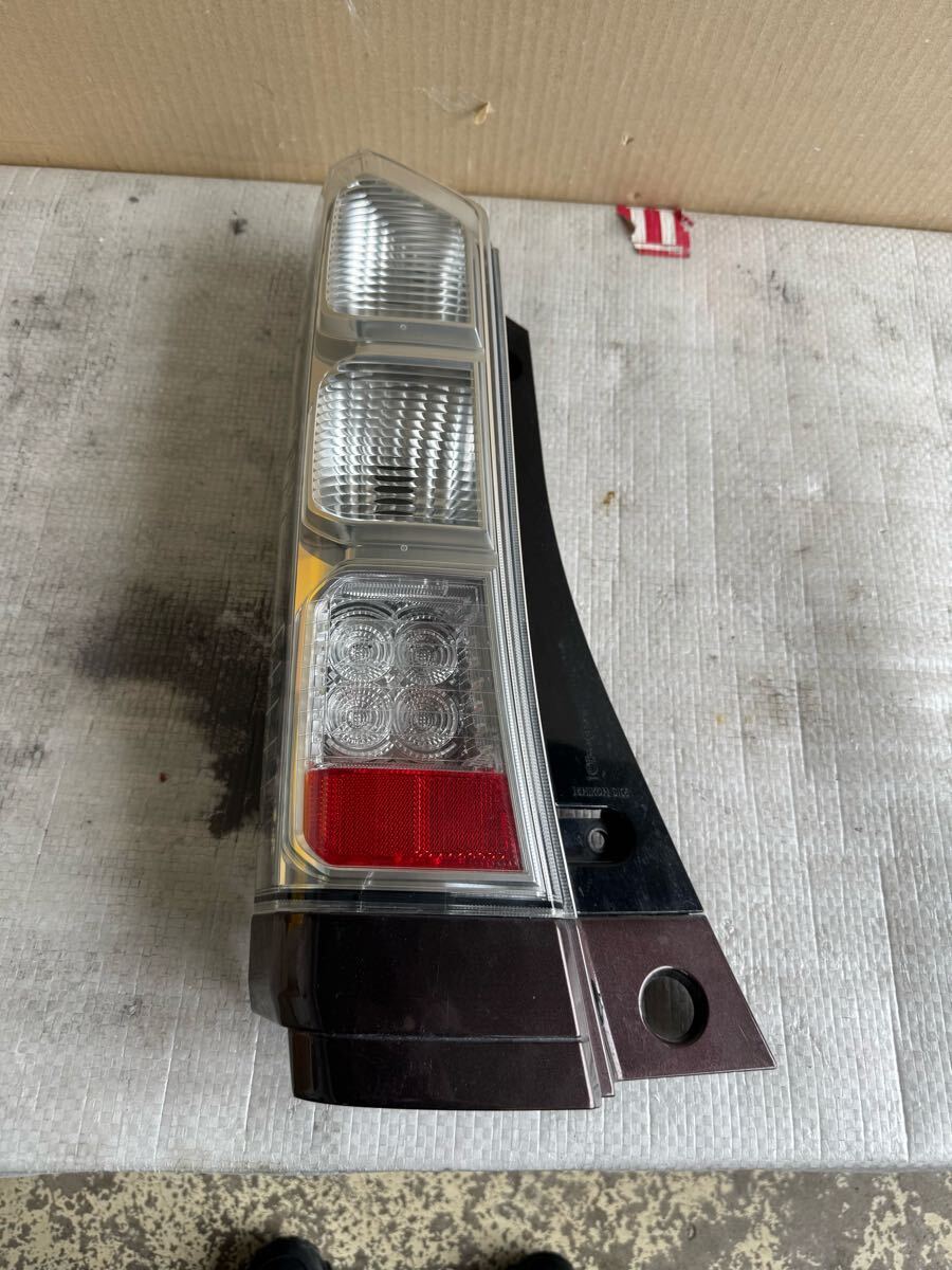 JF1 N-BOX 左 テールランプ テールライト 中古品拍卖